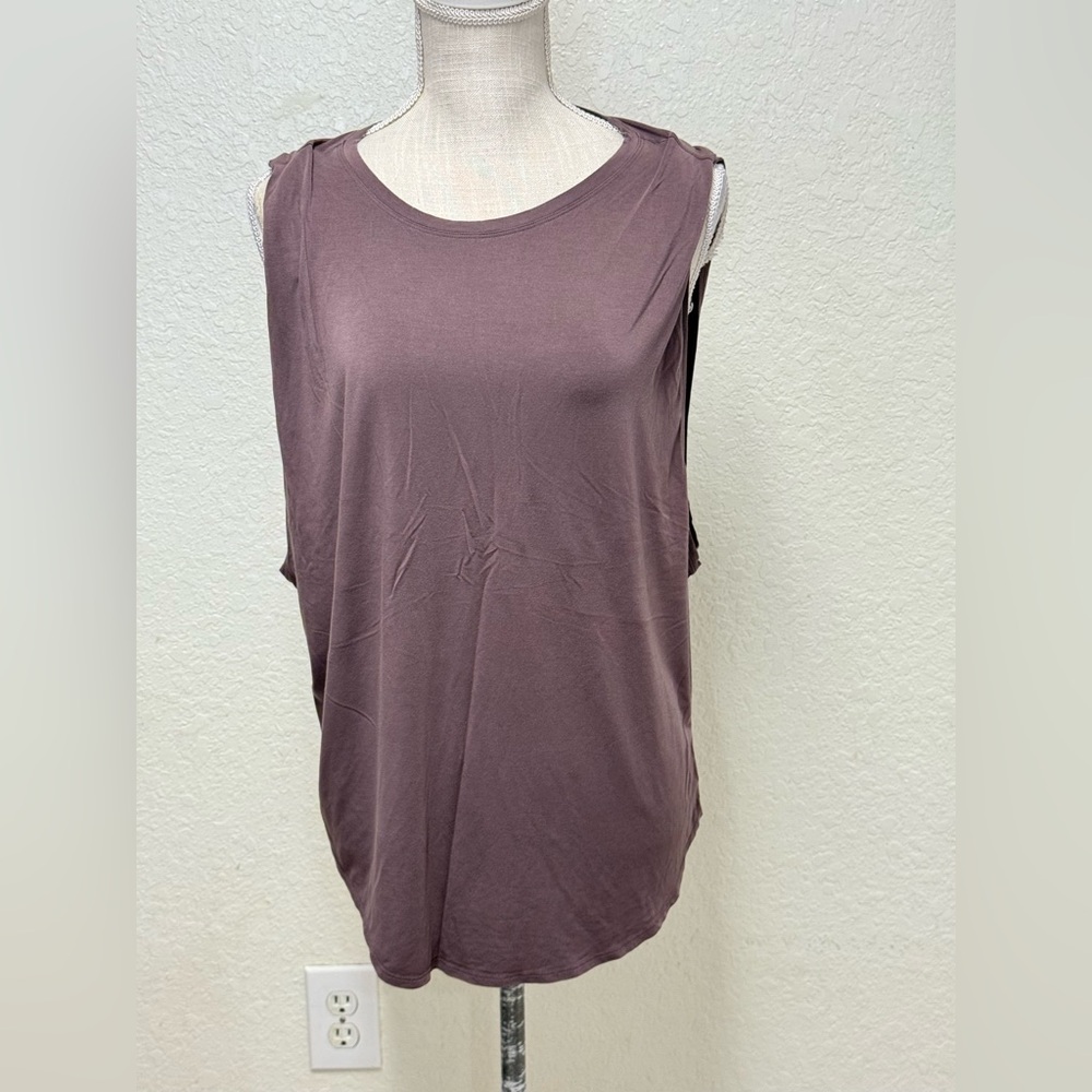 🍋LULULEMON x SOUL CYCLE Purple Tank Top
Estimated Size 14